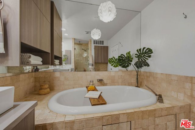 11838 Kiowa Avenue 101, Los Angeles, CA 90049