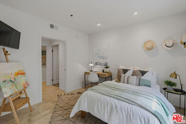 11838 Kiowa Avenue 101, Los Angeles, CA 90049