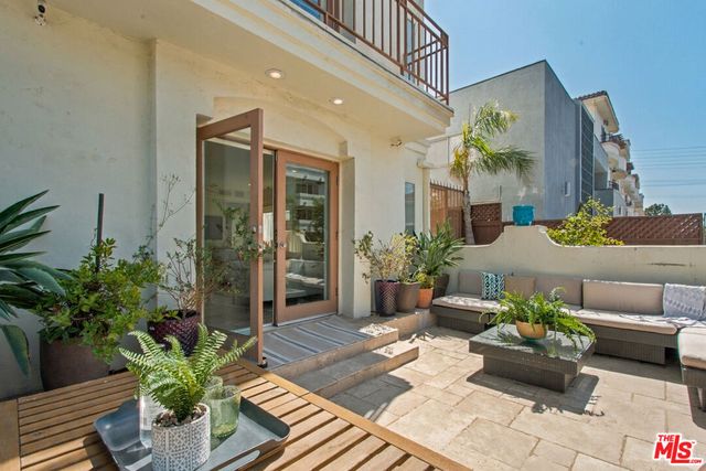 11838 Kiowa Avenue 101, Los Angeles, CA 90049