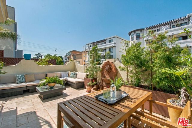 11838 Kiowa Avenue 101, Los Angeles, CA 90049