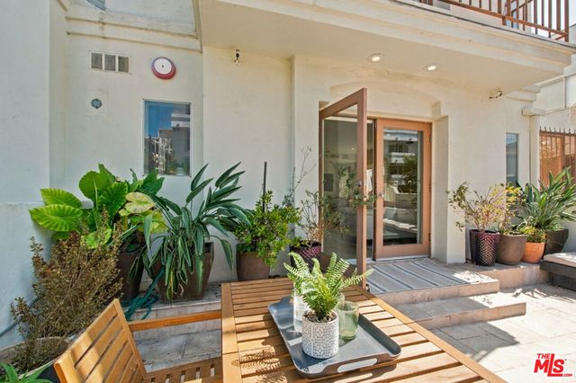 11838 Kiowa Avenue 101, Los Angeles, CA 90049