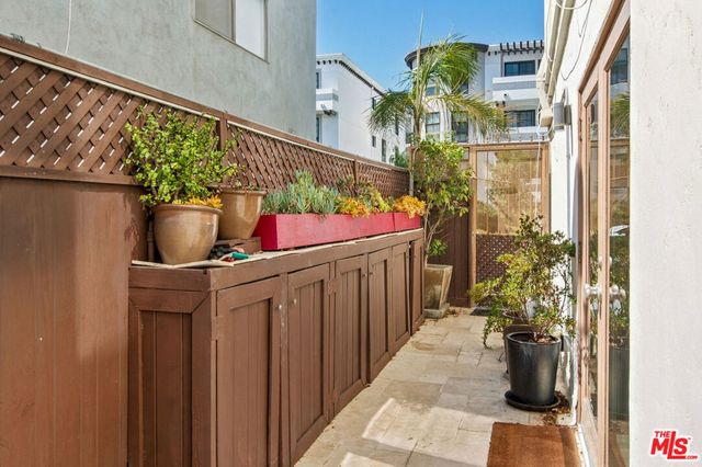 11838 Kiowa Avenue 101, Los Angeles, CA 90049
