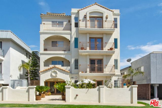 11838 Kiowa Avenue 101, Los Angeles, CA 90049