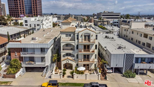 11838 Kiowa Avenue 101, Los Angeles, CA 90049