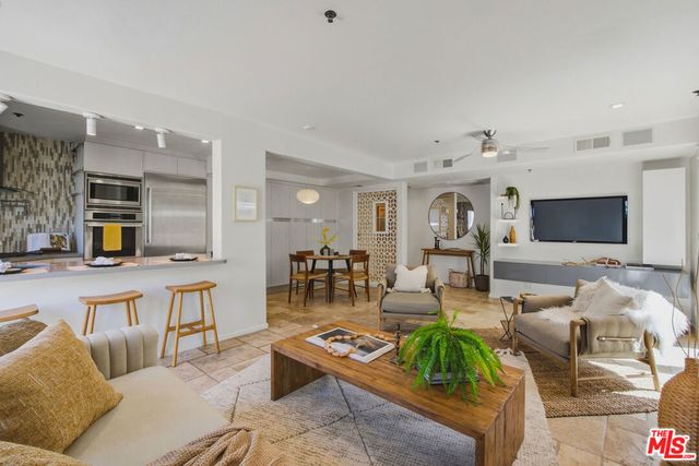 11838 Kiowa Avenue 101, Los Angeles, CA 90049