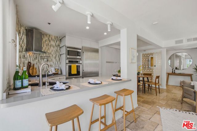 11838 Kiowa Avenue 101, Los Angeles, CA 90049