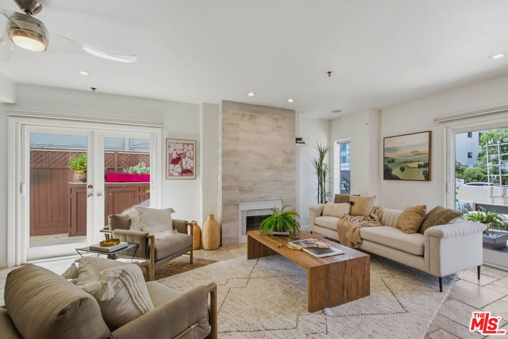 11838 Kiowa Avenue 101, Los Angeles, CA 90049