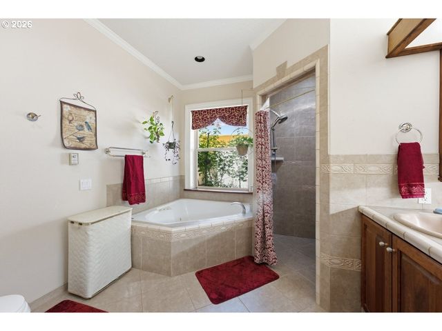 7062 RIVER BEND Dr Ne, Silverton, OR 97381