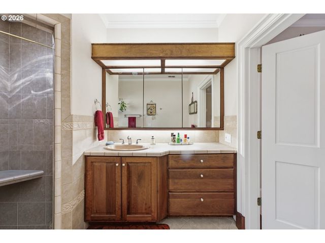7062 RIVER BEND Dr Ne, Silverton, OR 97381