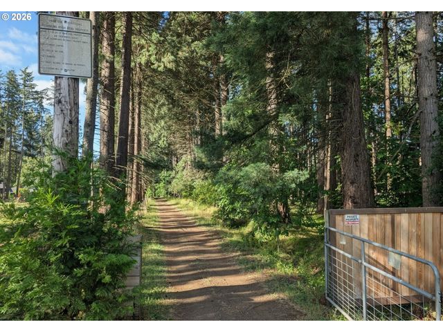 7062 RIVER BEND Dr Ne, Silverton, OR 97381