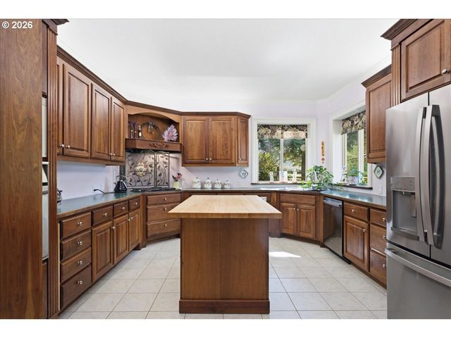7062 RIVER BEND Dr Ne, Silverton, OR 97381