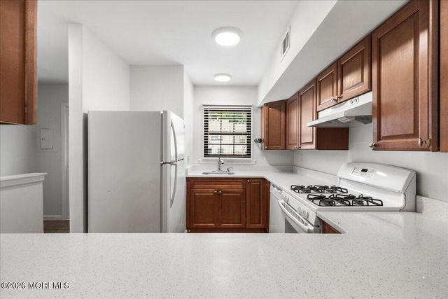 68 English Club Drive, Englishtown, NJ 07726