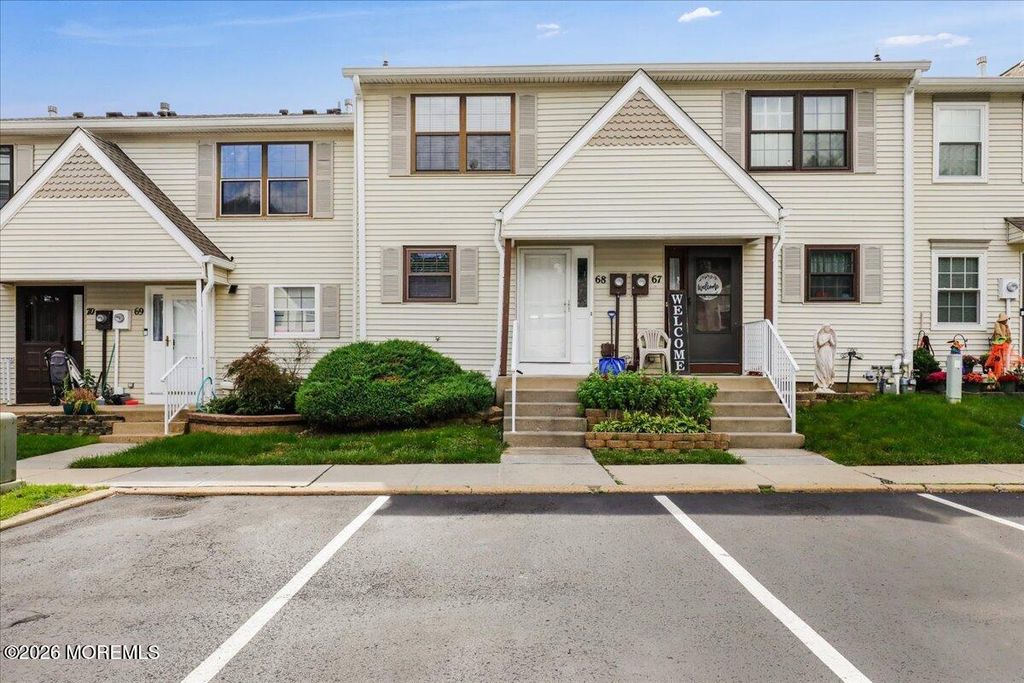 68 English Club Drive, Englishtown, NJ 07726