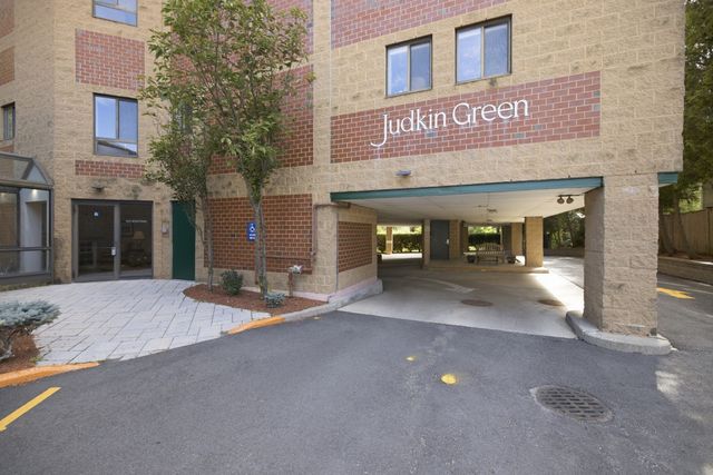 63 Shore Rd 32, Winchester, MA 01890