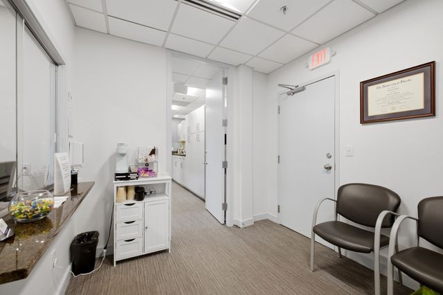 63 Shore Rd 32, Winchester, MA 01890