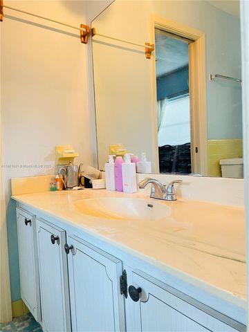 8203 NW 73rd Ter, Tamarac, FL 33321