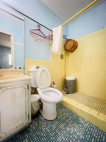 8203 NW 73rd Ter, Tamarac, FL 33321