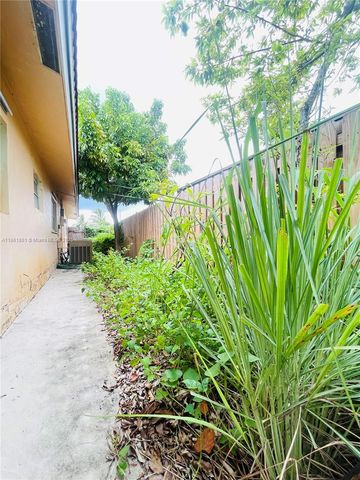 8203 NW 73rd Ter, Tamarac, FL 33321