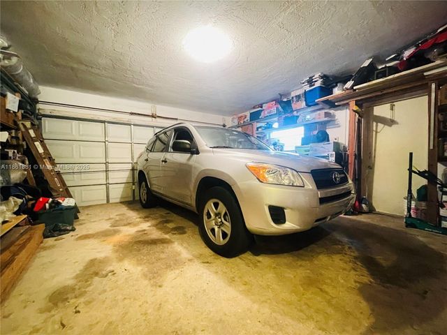 8203 NW 73rd Ter, Tamarac, FL 33321