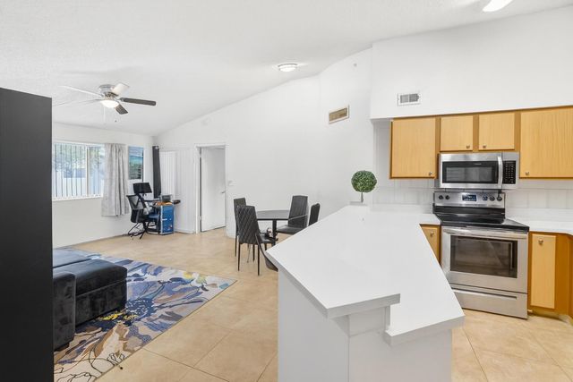 2550 SW 18th Terrace 2005, Fort Lauderdale, FL 33315