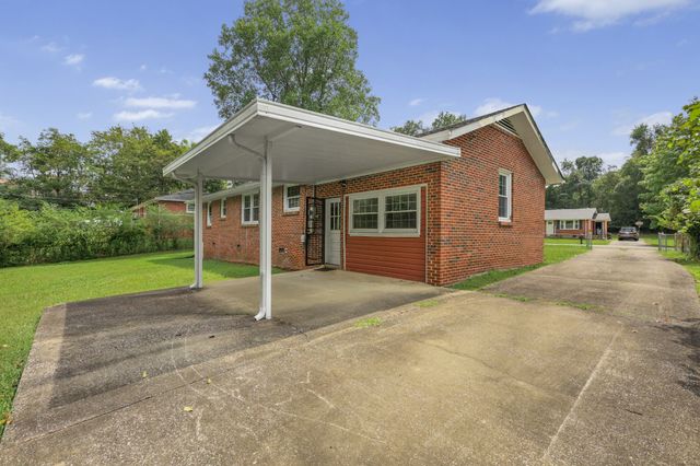 1347 Gibson Dr, Clarksville, TN 37043