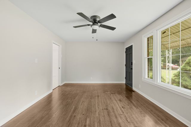 1347 Gibson Dr, Clarksville, TN 37043