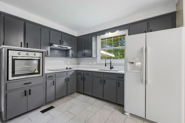 1347 Gibson Dr, Clarksville, TN 37043