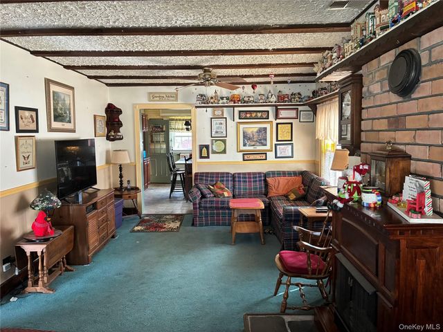 21 Wellington Place, Amityville, NY 11701