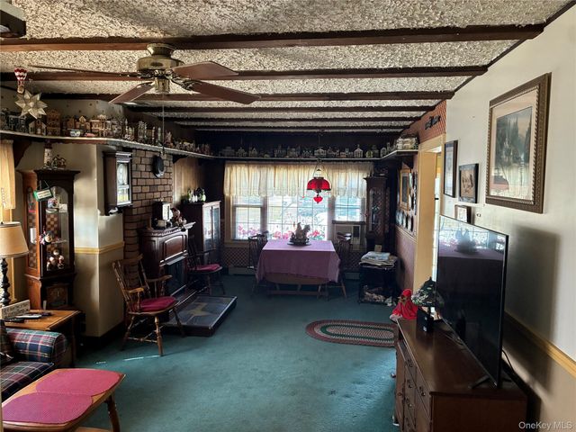 21 Wellington Place, Amityville, NY 11701