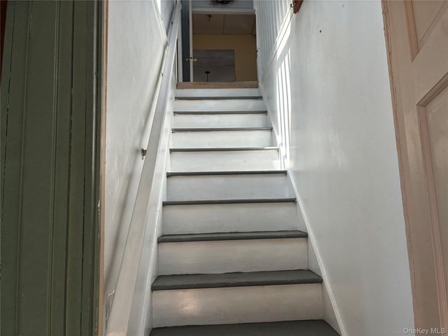 21 Wellington Place, Amityville, NY 11701