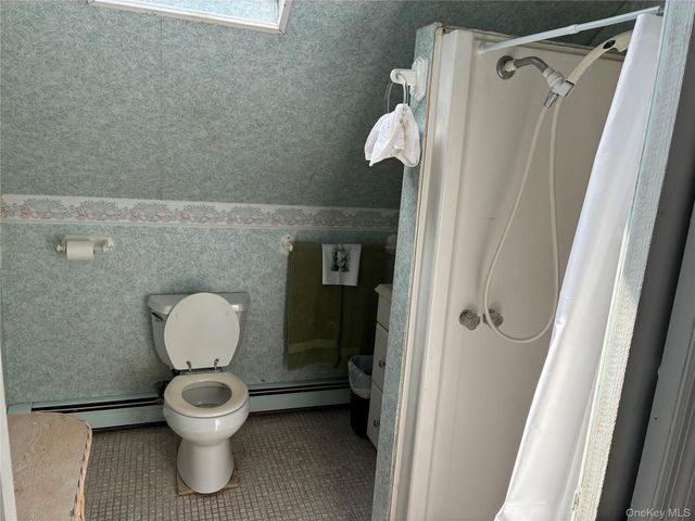 21 Wellington Place, Amityville, NY 11701