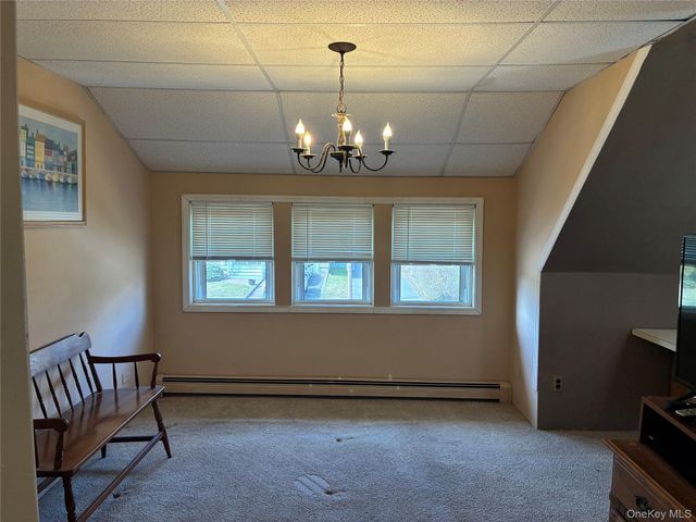 21 Wellington Place, Amityville, NY 11701