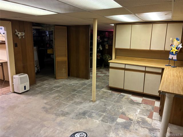 21 Wellington Place, Amityville, NY 11701