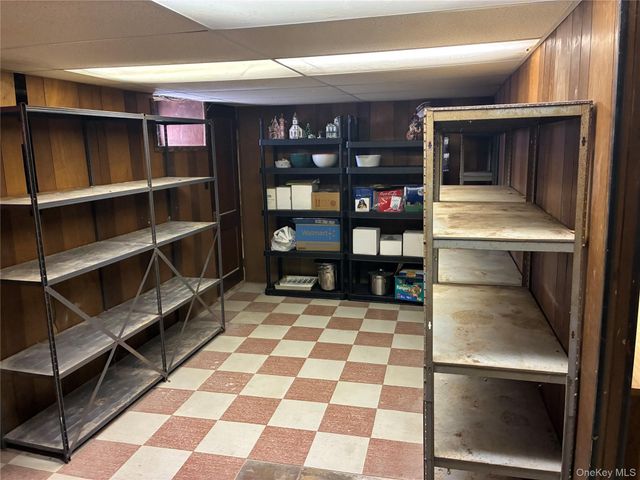 21 Wellington Place, Amityville, NY 11701