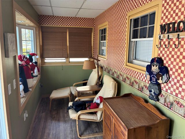 21 Wellington Place, Amityville, NY 11701