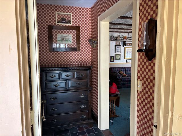 21 Wellington Place, Amityville, NY 11701