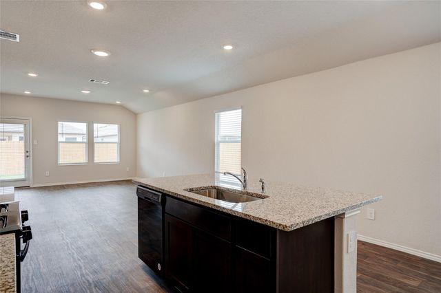 121 Roanwood DR, San Marcos, TX 78666