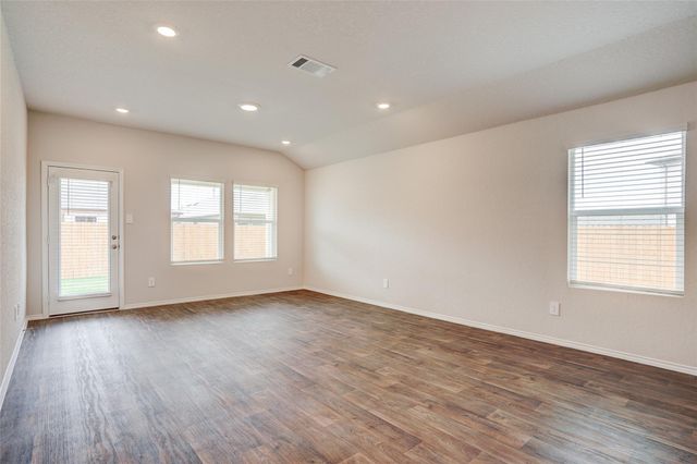 121 Roanwood DR, San Marcos, TX 78666