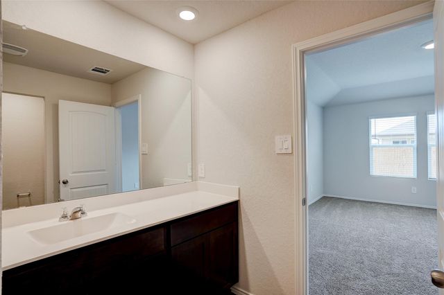 121 Roanwood DR, San Marcos, TX 78666