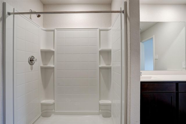 121 Roanwood DR, San Marcos, TX 78666