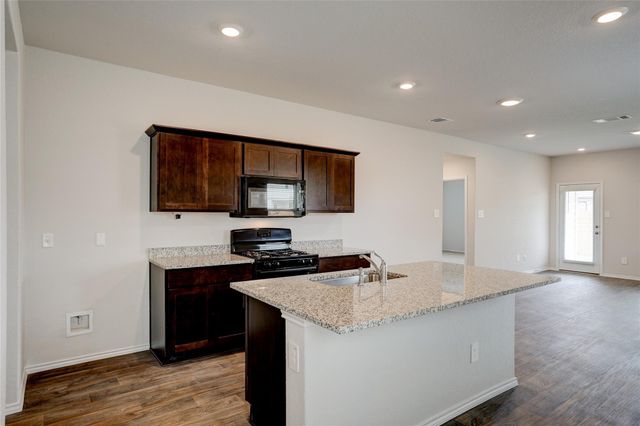 121 Roanwood DR, San Marcos, TX 78666