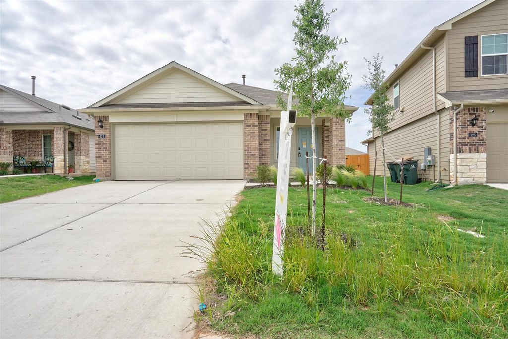 121 Roanwood DR, San Marcos, TX 78666