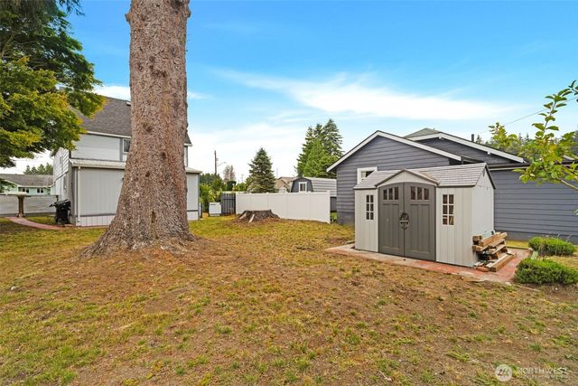 1224 4th St, Cosmopolis, WA 98537