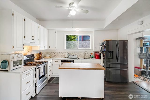 1224 4th St, Cosmopolis, WA 98537