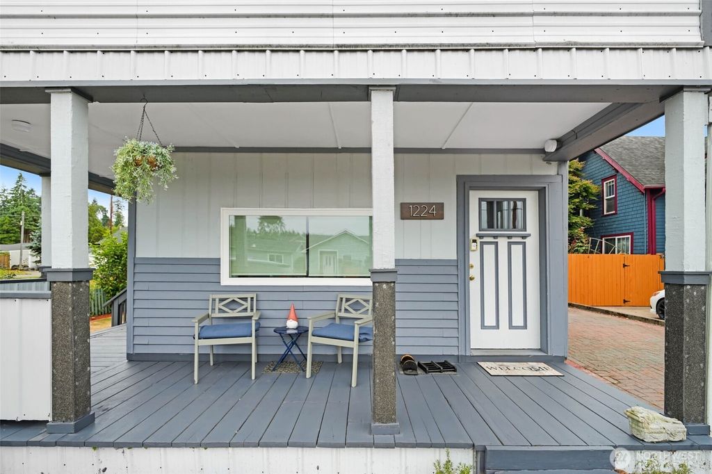 1224 4th St, Cosmopolis, WA 98537