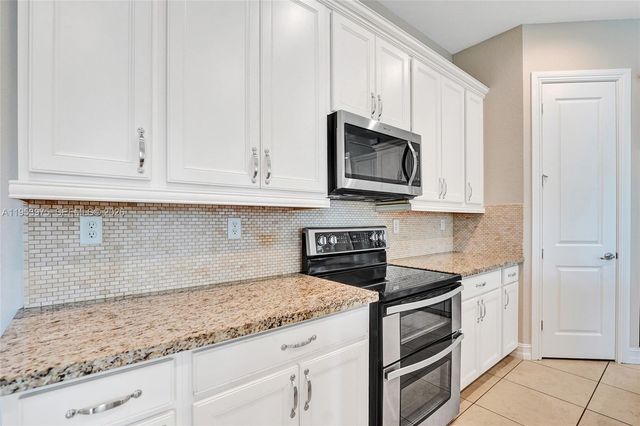 11353 SW 13th St, Pembroke Pines, FL 33025