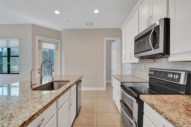 11353 SW 13th St, Pembroke Pines, FL 33025