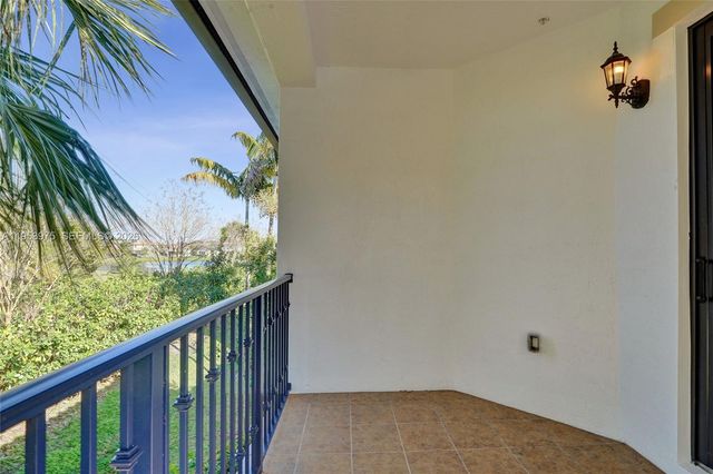 11353 SW 13th St, Pembroke Pines, FL 33025