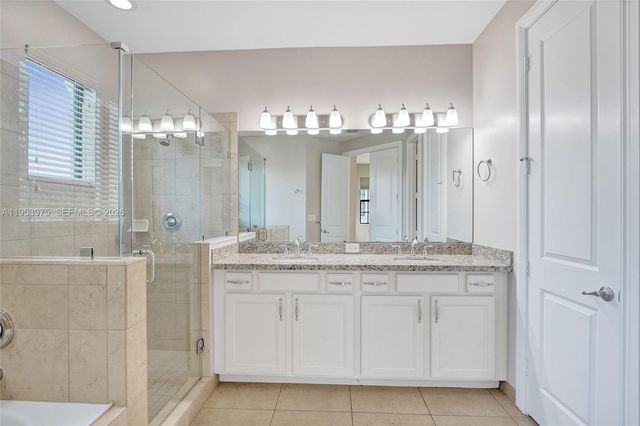 11353 SW 13th St, Pembroke Pines, FL 33025