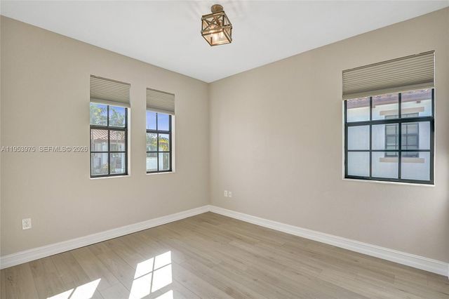 11353 SW 13th St, Pembroke Pines, FL 33025